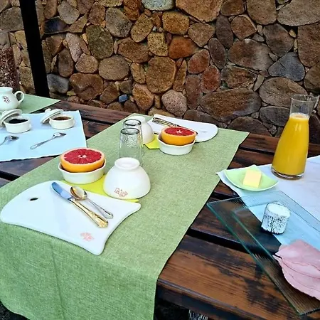 B&B A L'ombre Du Clocher 칼렌자나