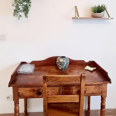 A L'ombre Du Clocher 3*