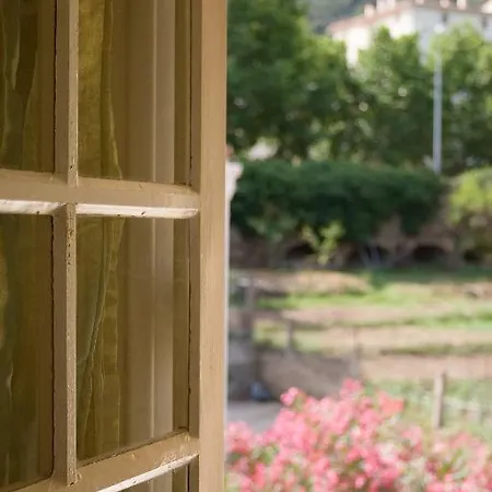 A L'ombre Du Clocher