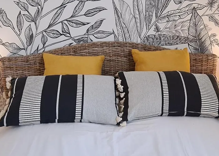 A L'ombre Du Clocher Bed & Breakfast 3*