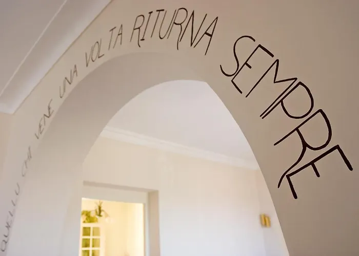 A L'ombre Du Clocher