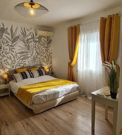 Couette-café A L'ombre Du Clocher 3*