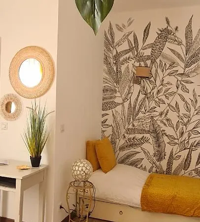 Couette-café A L'ombre Du Clocher 3*
