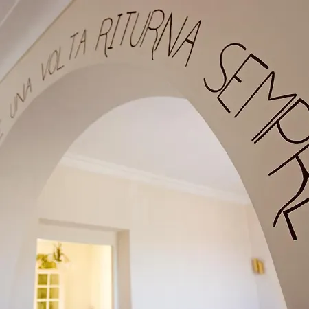 A L'ombre Du Clocher