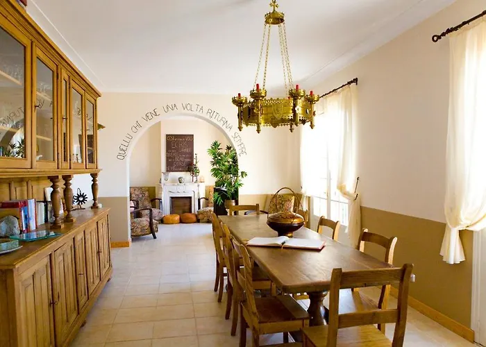 A L'ombre Du Clocher Calenzana