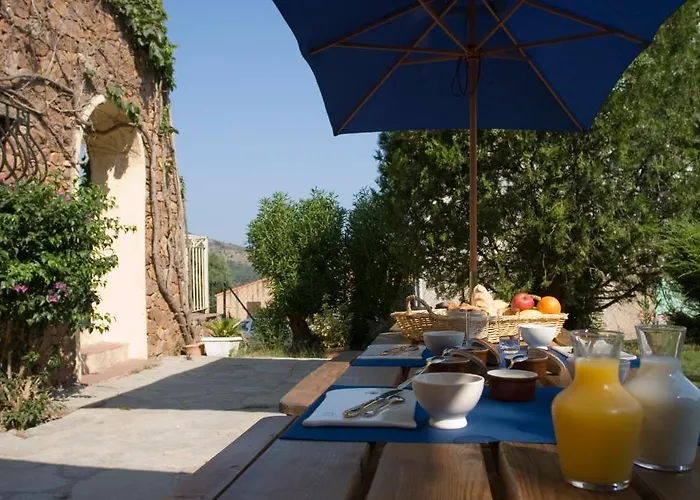 A L'ombre Du Clocher